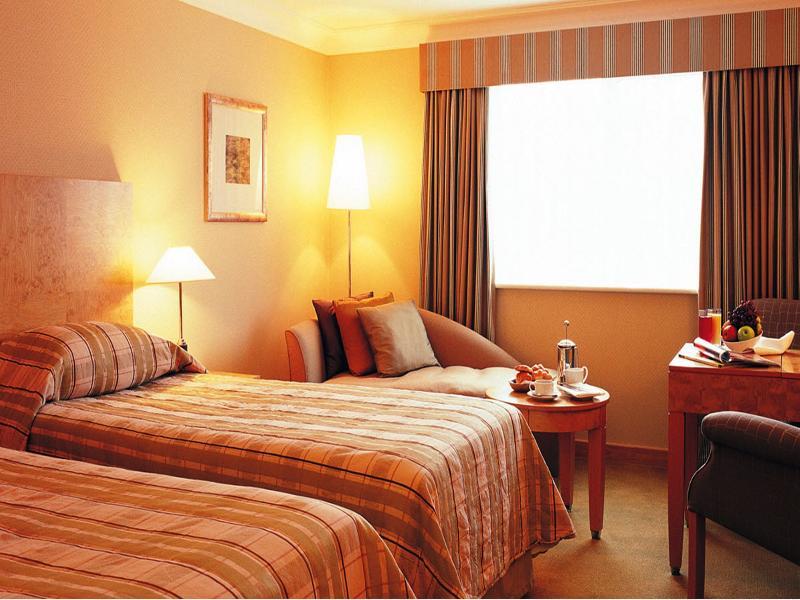 Regency Park Hotel, Health Club & Spa Тэтчем Экстерьер фото