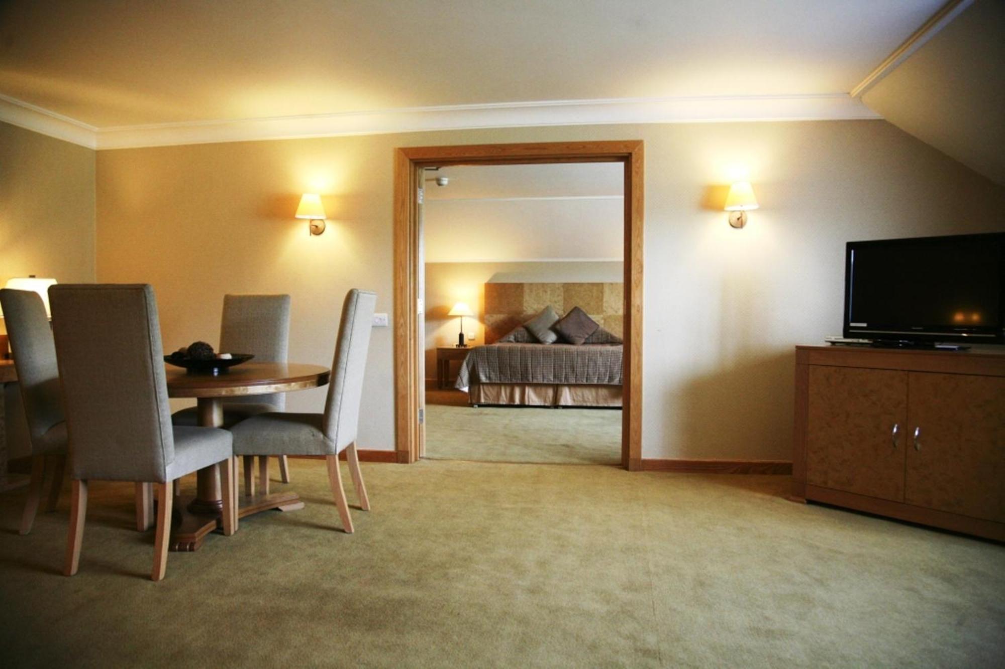 Regency Park Hotel, Health Club & Spa Тэтчем Экстерьер фото