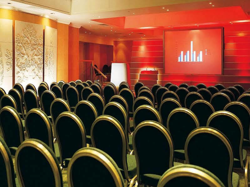 Regency Park Hotel, Health Club & Spa Тэтчем Экстерьер фото