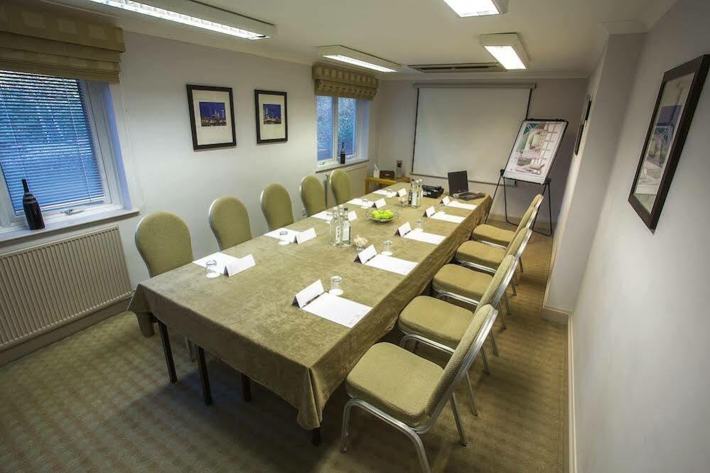 Regency Park Hotel, Health Club & Spa Тэтчем Экстерьер фото